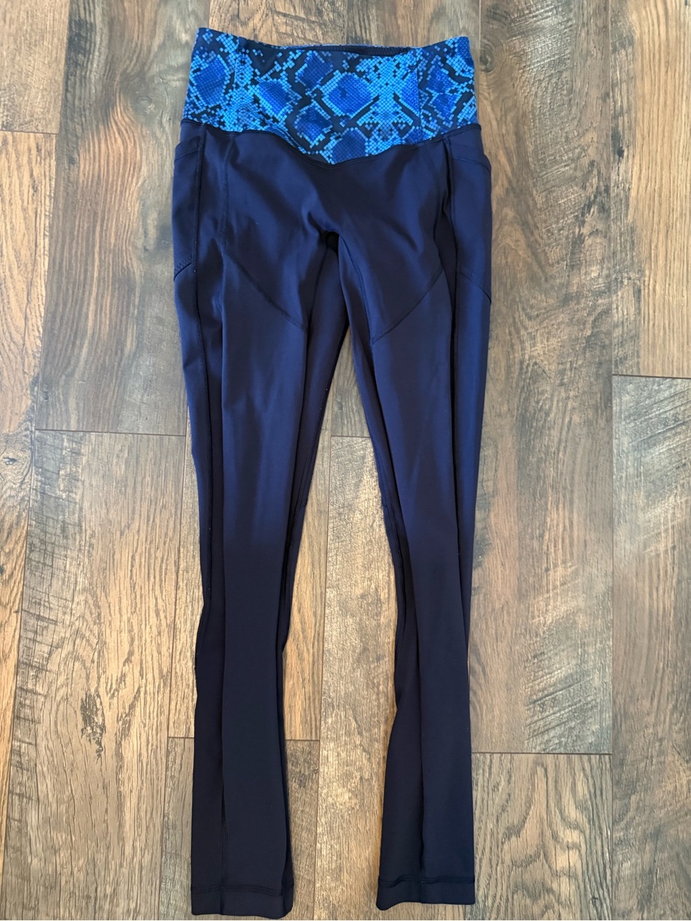 Lululemon Women's Navy Leggings with Blue Snake-Print Waistband